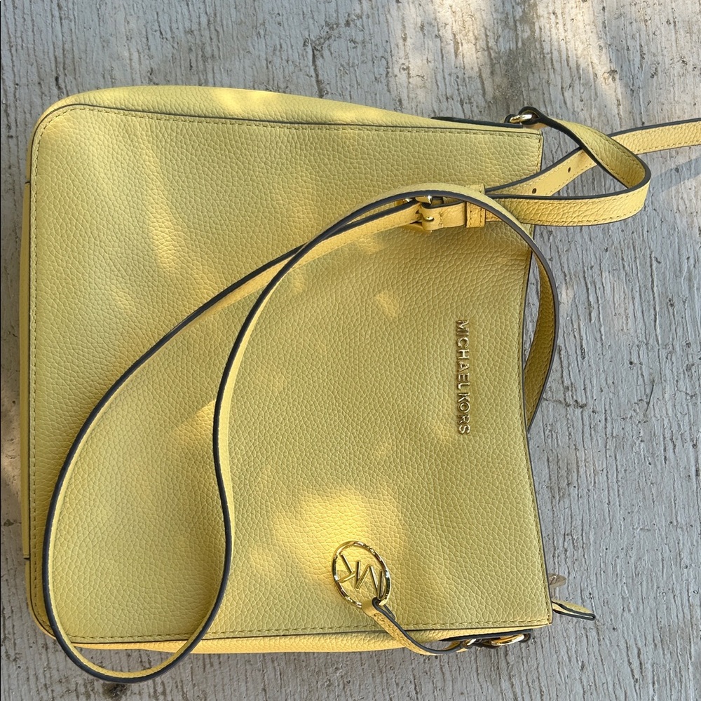 Micheal Kors Travel Messenger Bag